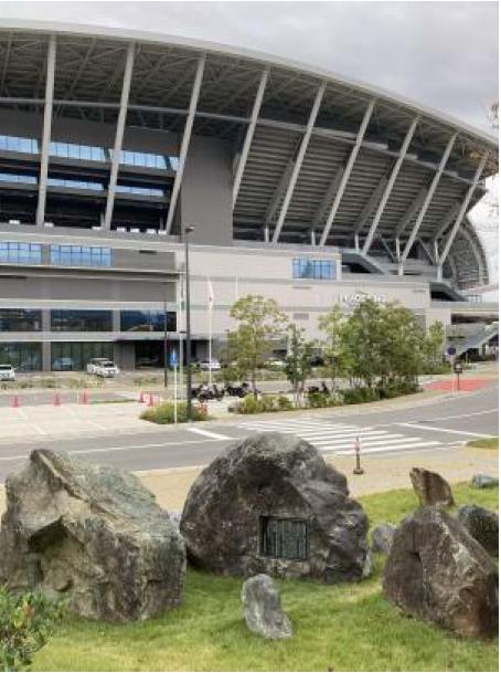 街歩きヒストリア写真　駐車場入口の向かいにあります。