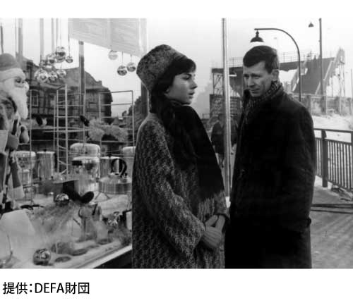 引き裂かれた空の写真