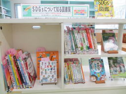 本の展示2