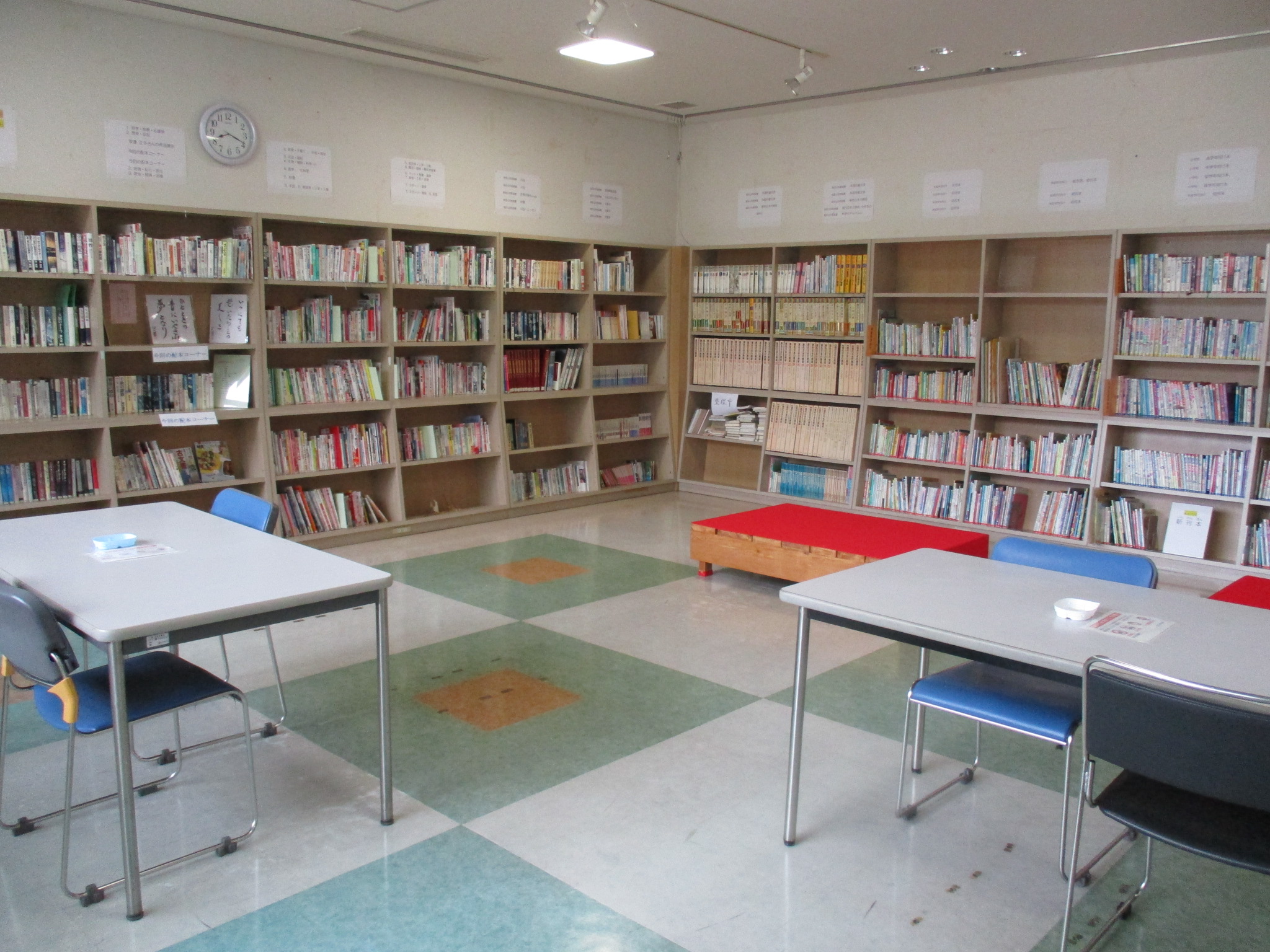 観音公民館図書コーナーの写真