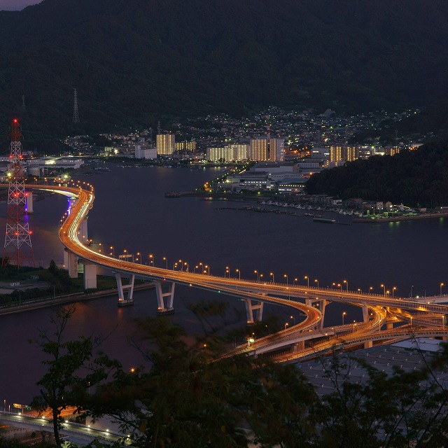 黄金山山頂で見える海田大橋の写真