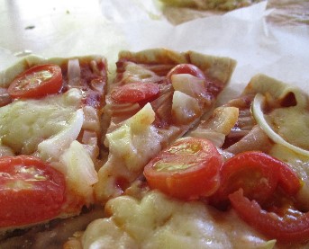 写真：夏野菜を使ったピザ作り体験
