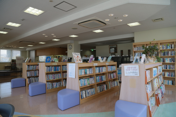 吉島公民館図書コーナーの写真